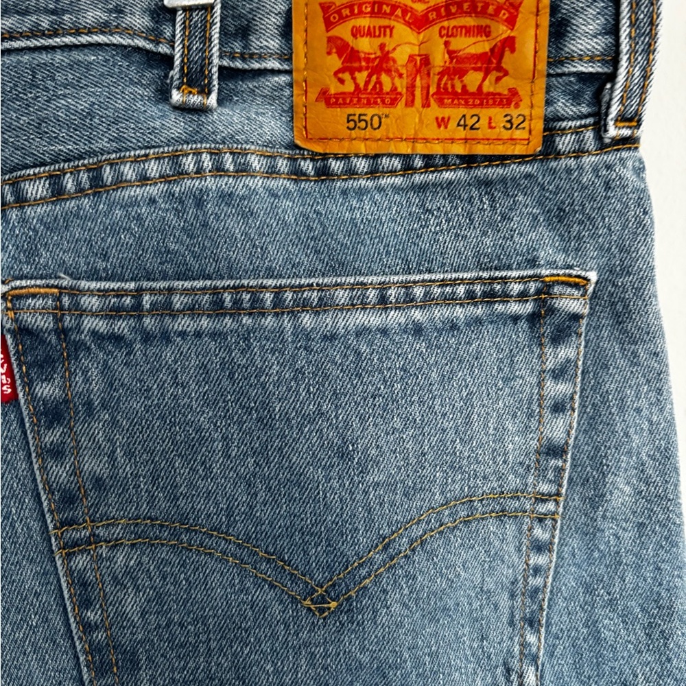 Men’s Levi's Relaxed 550 Fit Light Blue Jeans Size 42x32